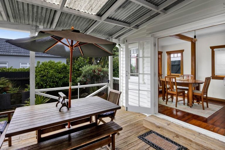 Photo of property in 58 Govett Avenue, Frankleigh Park, New Plymouth, 4310