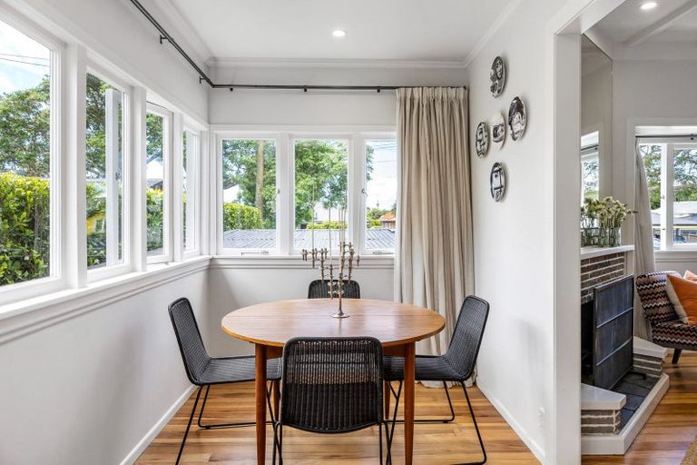 Photo of property in 24 Riro Street, Point Chevalier, Auckland, 1022