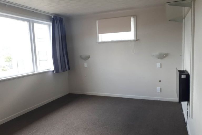 Photo of property in 11 Preston Avenue, Henderson, Auckland, 0610