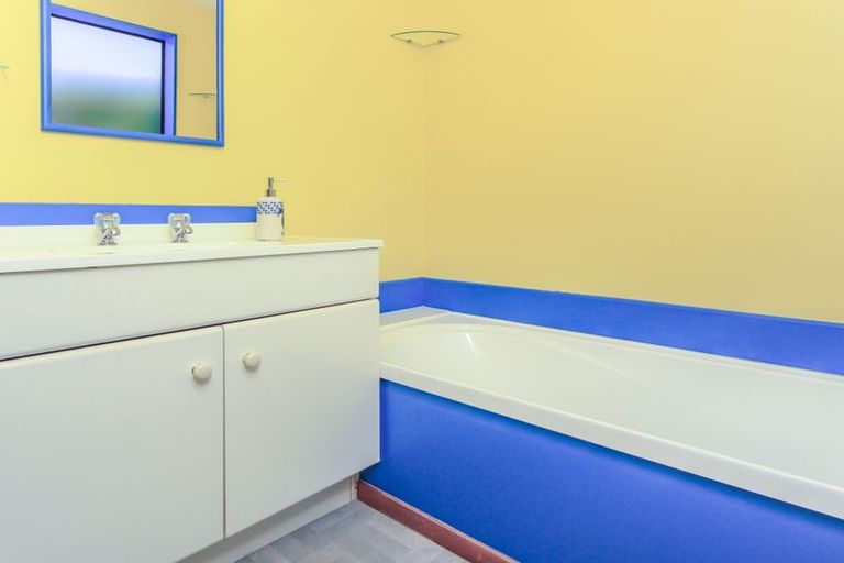 Photo of property in 63a Hutchinson Avenue, New Lynn, Auckland, 0600