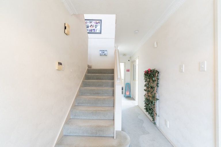 Photo of property in 1 Dresdan Court, Hokowhitu, Palmerston North, 4410