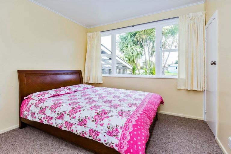 Photo of property in 2 Claridge Street, Glen Eden, Auckland, 0602