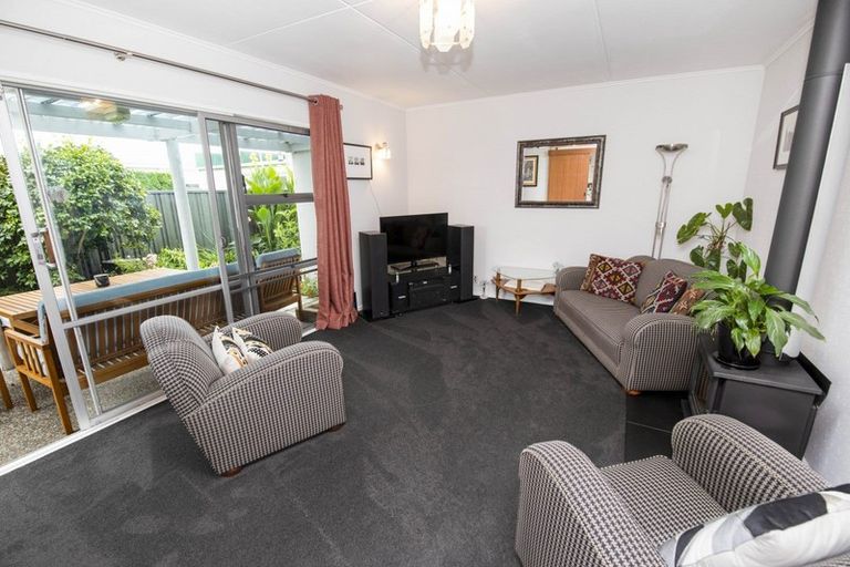 Photo of property in 2/39 Cassino Crescent, Onekawa, Napier, 4110