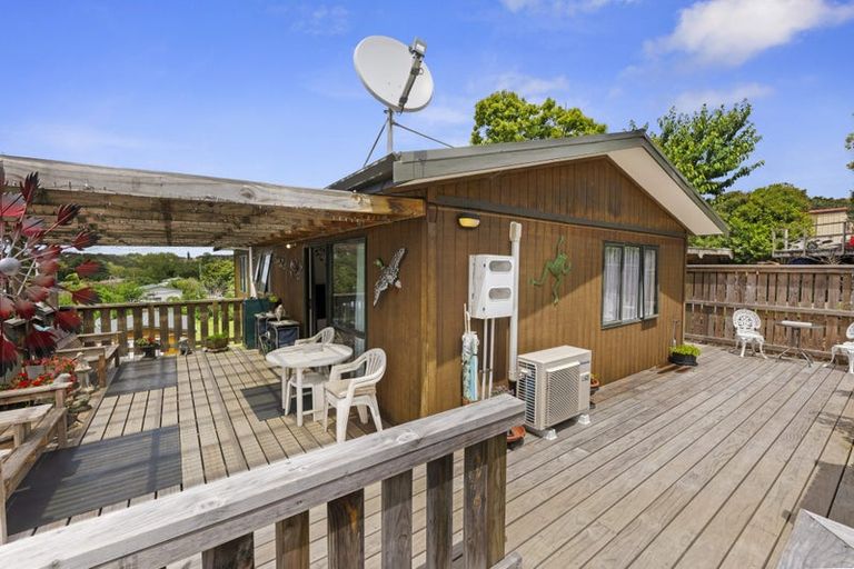 Photo of property in 78 Howard Road, Orere Point, Papakura, 2585