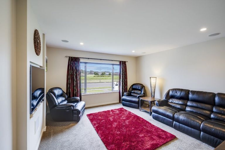 Photo of property in 72 Orotu Drive, Poraiti, Napier, 4112