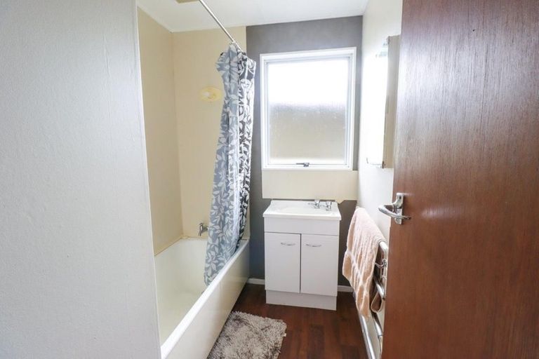 Photo of property in 24a Humphries Place, Awapuni, Palmerston North, 4412