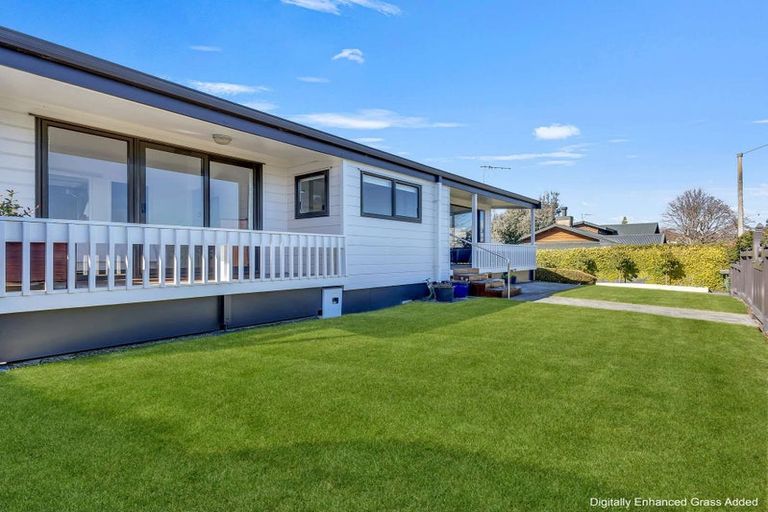 Photo of property in 37 Hikanui Drive, Havelock North, 4130