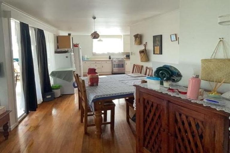 Photo of property in 32 Abbotleigh Avenue, Te Atatu Peninsula, Auckland, 0610