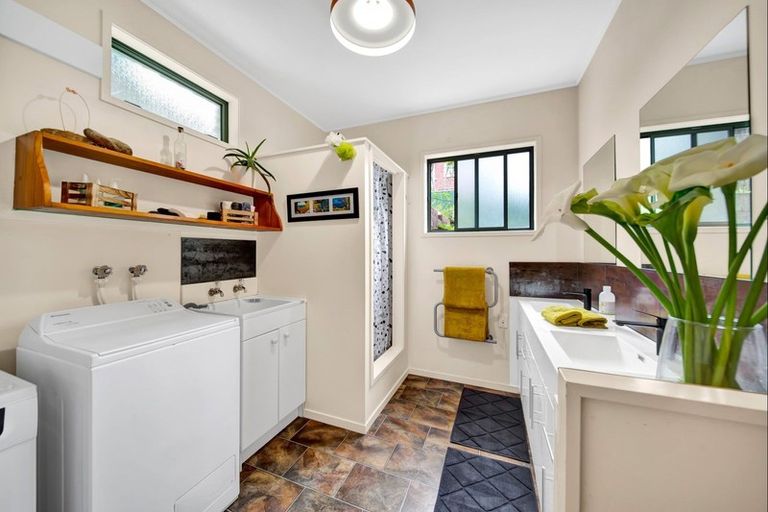 Photo of property in 339a Devon Street West, New Plymouth, 4310