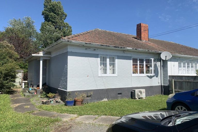 Photo of property in 7/9 Bell Street, Marton, 4710