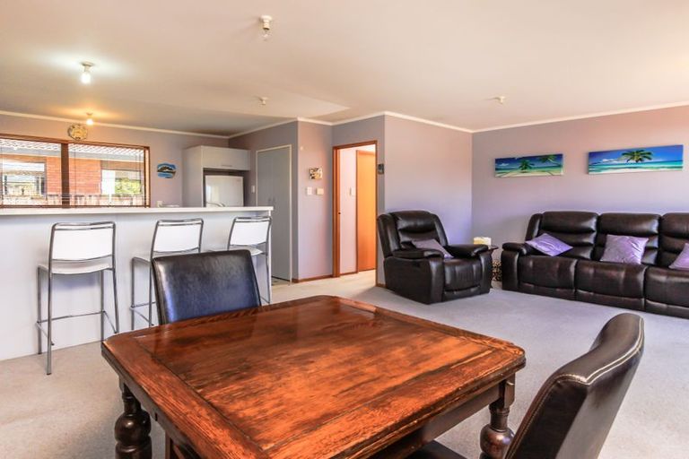 Photo of property in 63a Hutchinson Avenue, New Lynn, Auckland, 0600