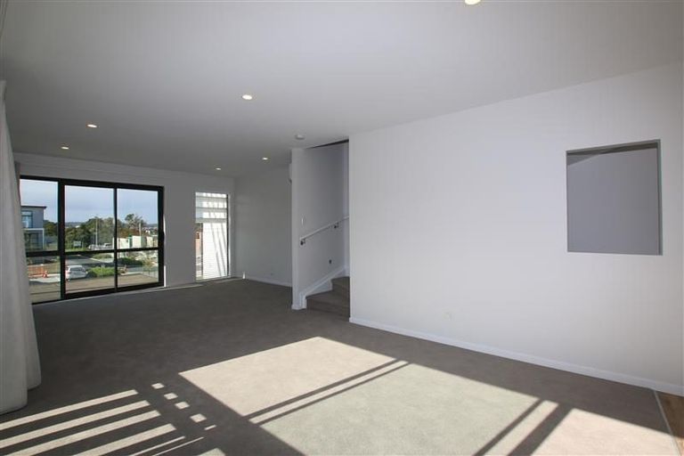 Photo of property in 2 Carder Court, Hobsonville, Auckland, 0618