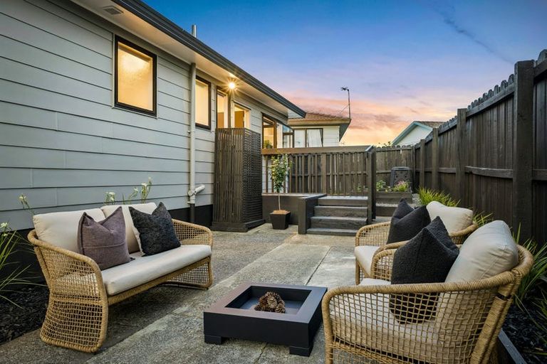 Photo of property in 2/4 Myna Place, Weymouth, Auckland, 2103