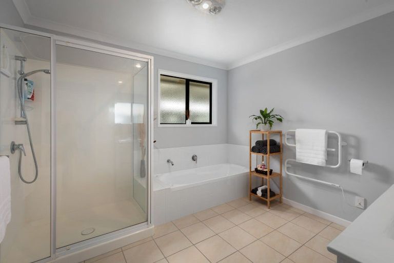 Photo of property in 10 Bransley Grove, Katikati, 3129