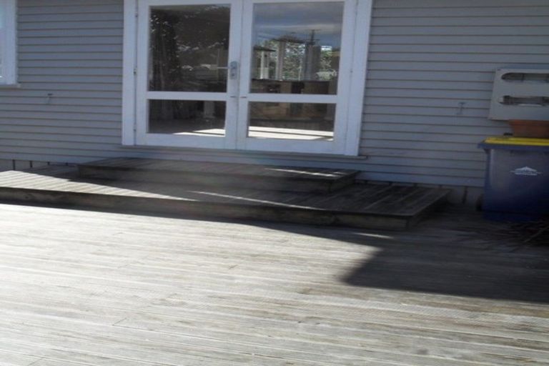 Photo of property in 2a Exmouth Road, Northcote, Auckland, 0627