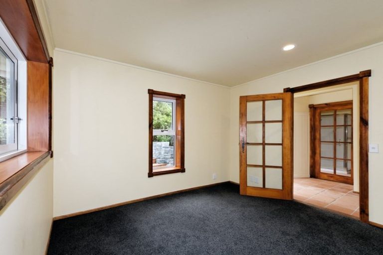 Photo of property in 92 Piha Road, Piha, 0772