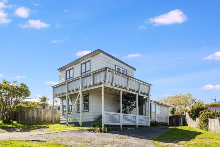 Photo of property in 111 Te Pene Avenue, Titahi Bay, Porirua, 5022