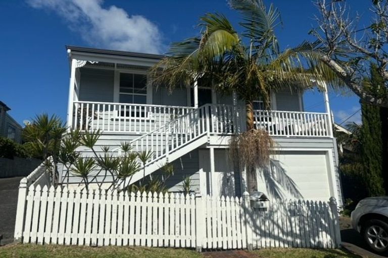 Photo of property in 1/9 Rutland Road, Stanley Point, Auckland, 0624