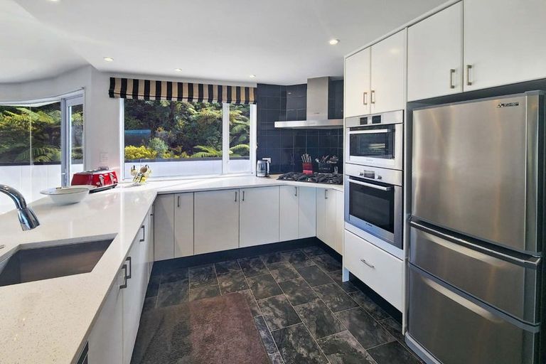 Photo of property in 75 Viewmont Drive, Harbour View, Lower Hutt, 5010
