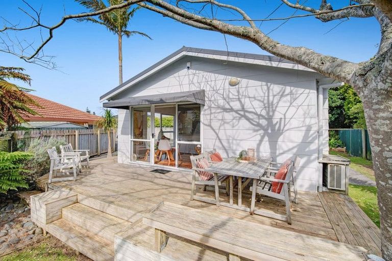 Photo of property in 16 Ross Crescent, Orewa, 0931