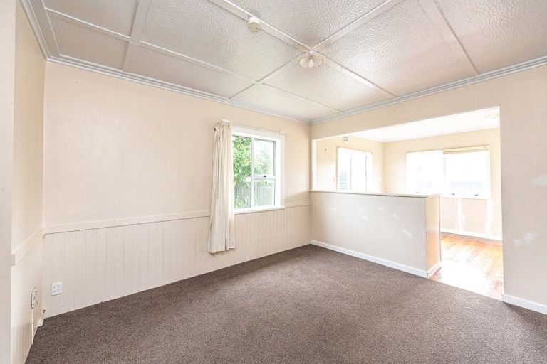 Photo of property in 184 Cornfoot Street, Castlecliff, Whanganui, 4501