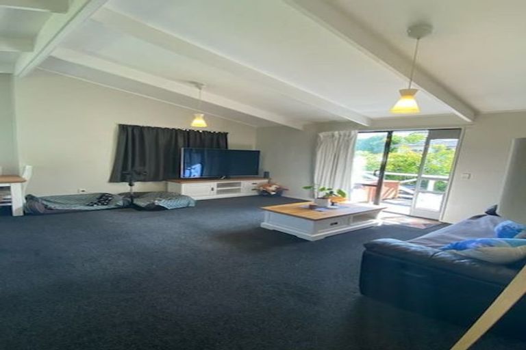 Photo of property in 2/14 Thalia Place, Totara Vale, Auckland, 0629