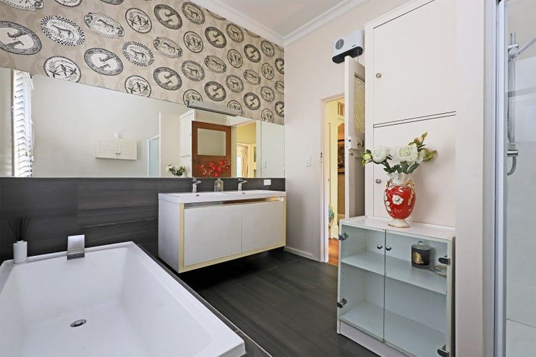 Photo of property in 47 Vigor Brown Street, Napier South, Napier, 4110