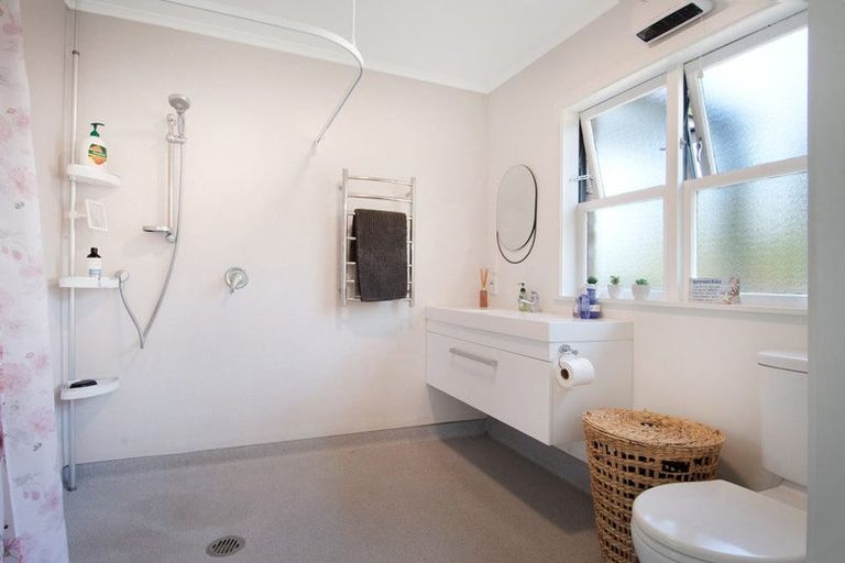 Photo of property in 91 Victory Road, Laingholm, Auckland, 0604