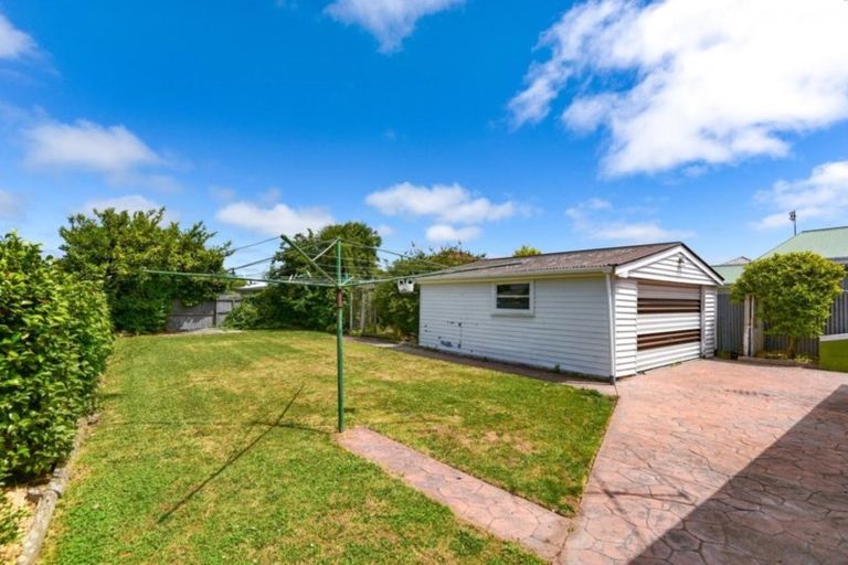Photo of property in 64 Daniels Road, Redwood, Christchurch, 8051