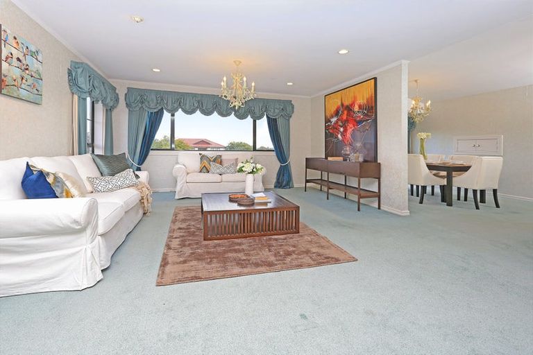 Photo of property in 2 Annalong Road, Dannemora, Auckland, 2016