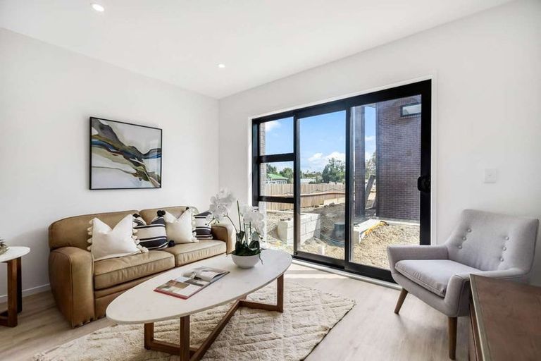 Photo of property in 60 Rauemi Way, Te Atatu South, Auckland, 0610