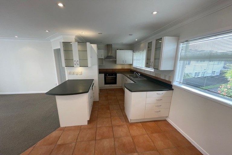 Photo of property in 2/185 Shakespeare Road, Milford, Auckland, 0620
