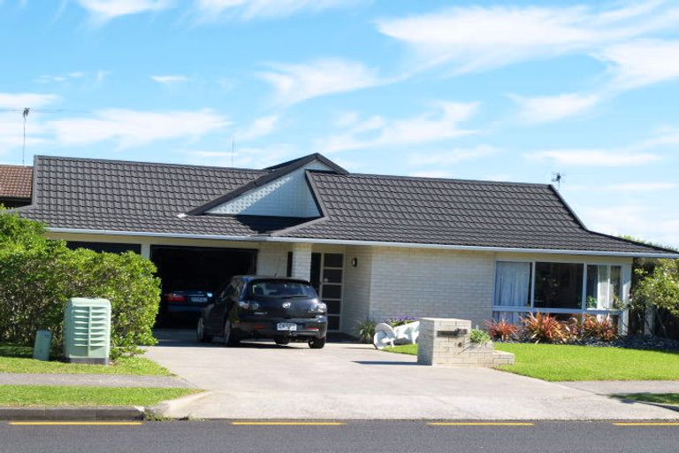 Photo of property in 1/1 Oakridge Way, Northpark, Auckland, 2013