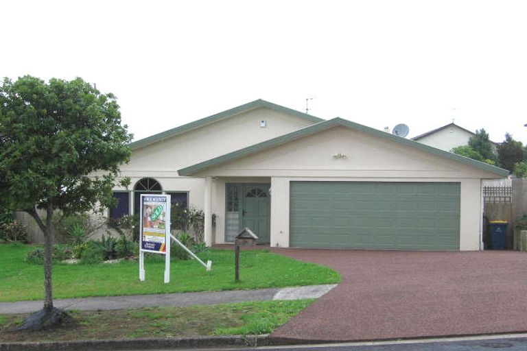 Photo of property in 14 San Fernando Way, Henderson, Auckland, 0612