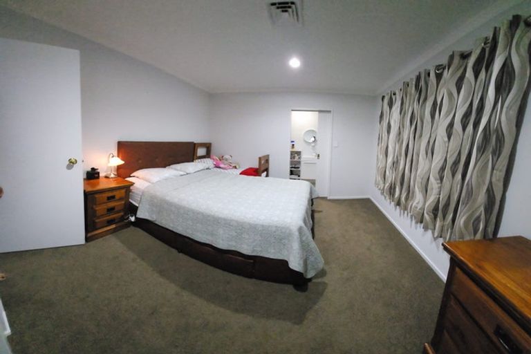 Photo of property in 2/34 Manuroa Road, Takanini, 2112