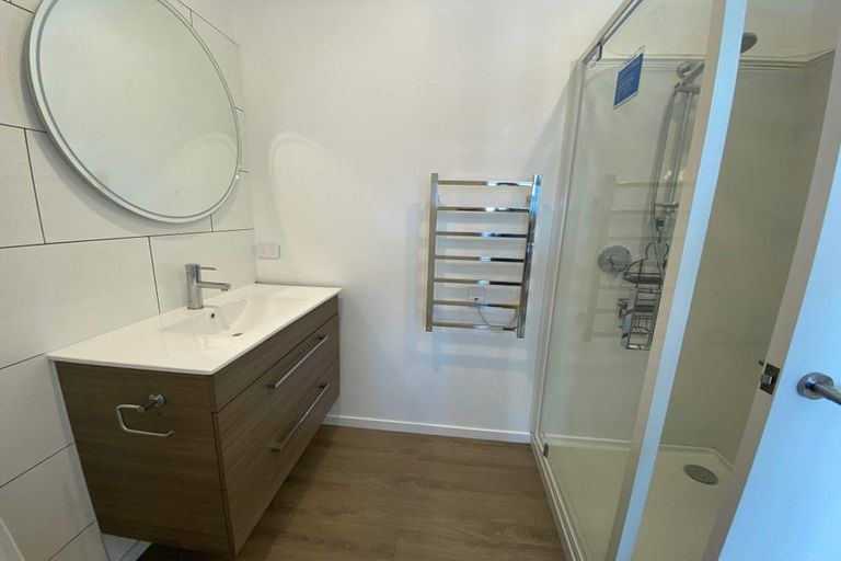 Photo of property in 1/60 Hepburn Road, Glendene, Auckland, 0602