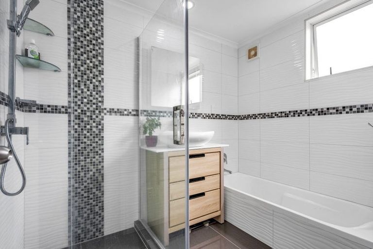 Photo of property in 52 Bruce Pulman Drive, Takanini, 2112