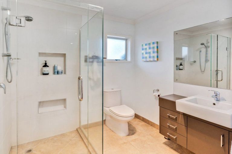 Photo of property in 5 Seymour Road, Mellons Bay, Auckland, 2014