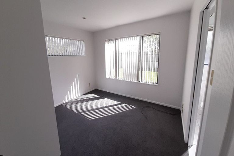 Photo of property in 2 Wendy Place, Heathcote Valley, Christchurch, 8022