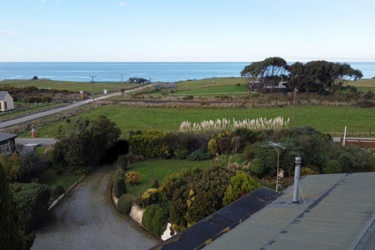 Photo of property in 27 Newcastle Street, Hampden, 9410