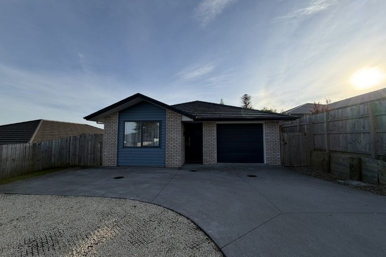 Photo of property in 16 Kawariki Road, Helensville, 0800