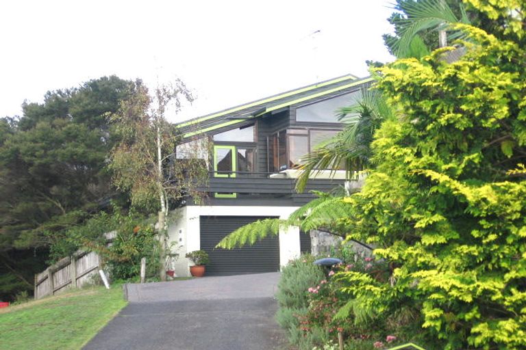 Photo of property in 15 Portsea Place, Chatswood, Auckland, 0626