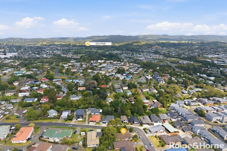 Photo of property in 18 Nirmal Place, Sunnyvale, Auckland, 0612