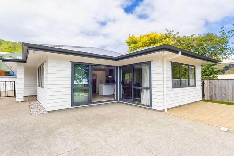 Photo of property in 16a Utauta Street, Waikanae, 5036