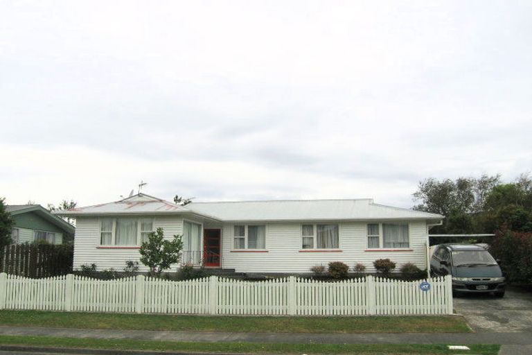 Photo of property in 48 Aniseed Grove, Timberlea, Upper Hutt, 5018