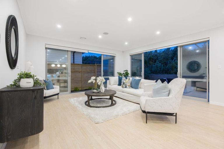 Photo of property in 8 Kina Place, Long Bay, Auckland, 0630