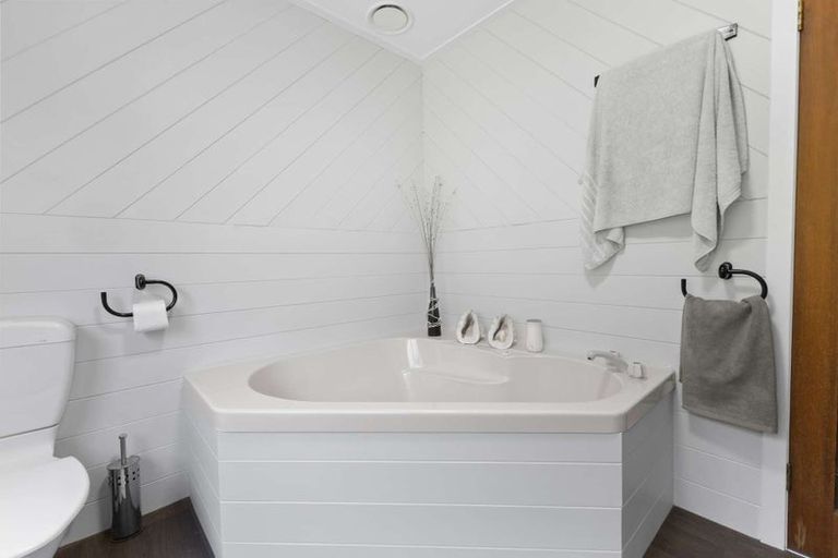 Photo of property in 14 Peace Avenue, Moturoa, New Plymouth, 4310