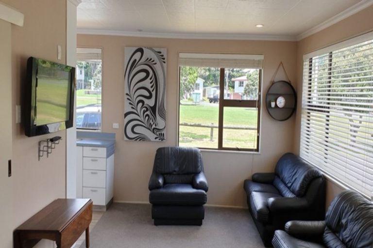 Photo of property in 64 Fifth Avenue, Urenui, 4377