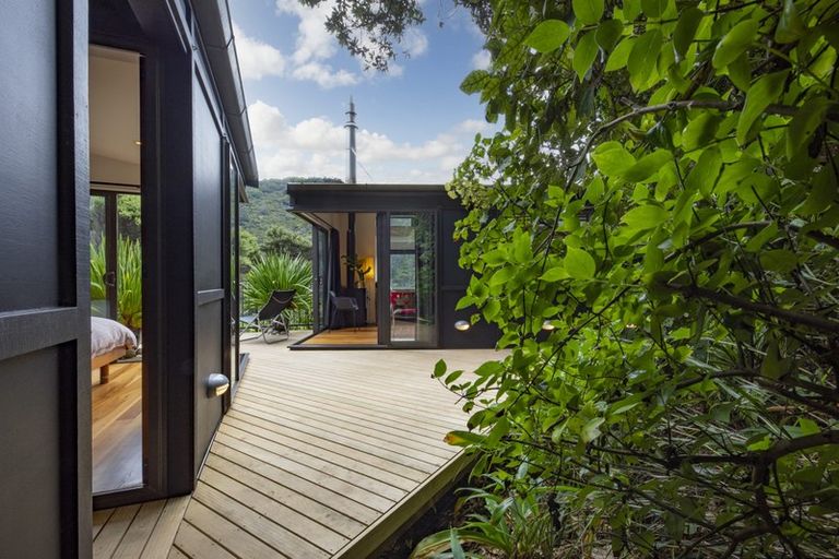 Photo of property in 53 Karekare Road, Karekare, New Lynn, 0772