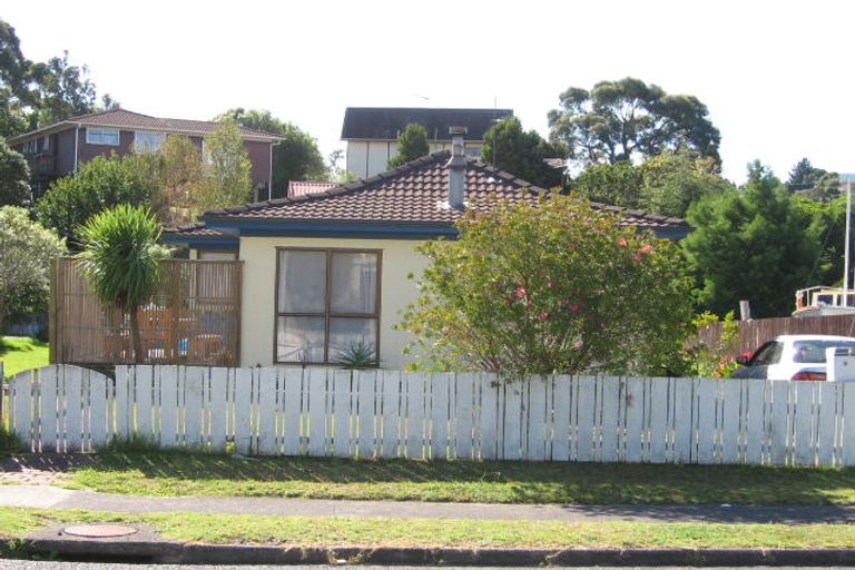 Photo of property in 5 Mistletoe Place, Browns Bay, Auckland, 0630